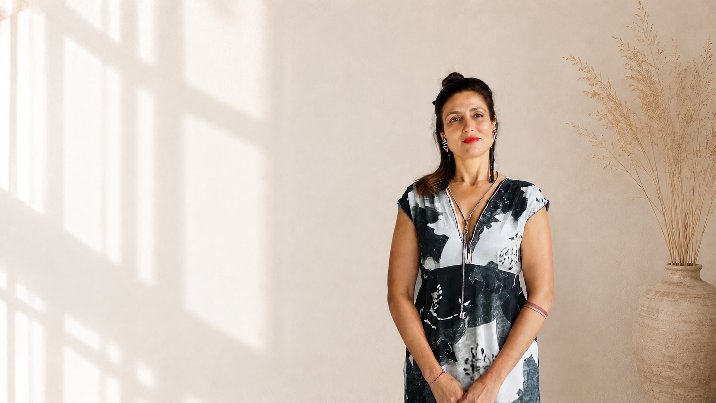 Devi, insegnante di yoga e meditazione